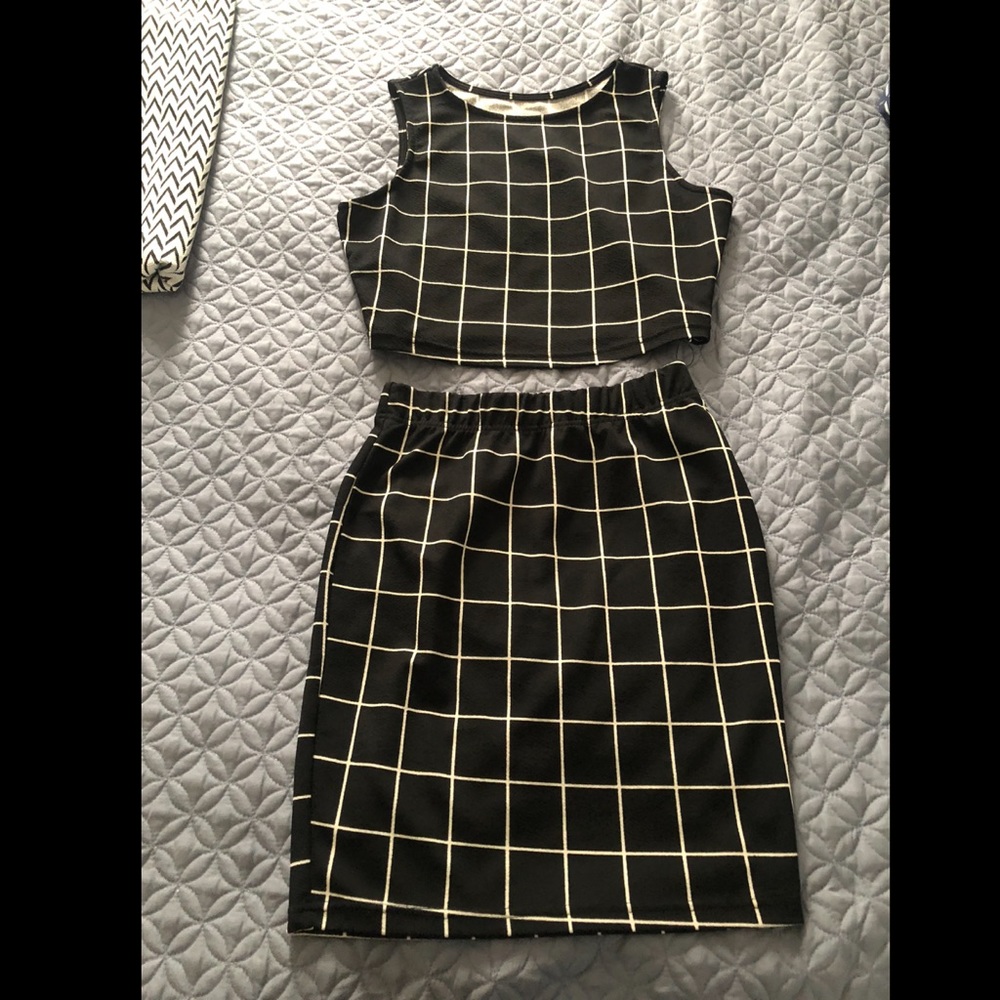 Two piece set - Picture 2 of 2